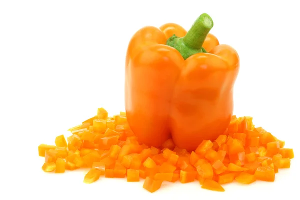 Satu paprika oranye utuh dan sekelompok potongan dipotong — Stok Foto