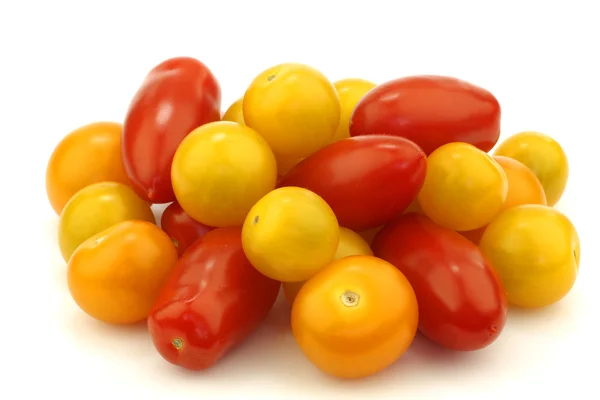 Bunch of mixed red and yellow cherry and italian tomatoes — Stock Photo, Image