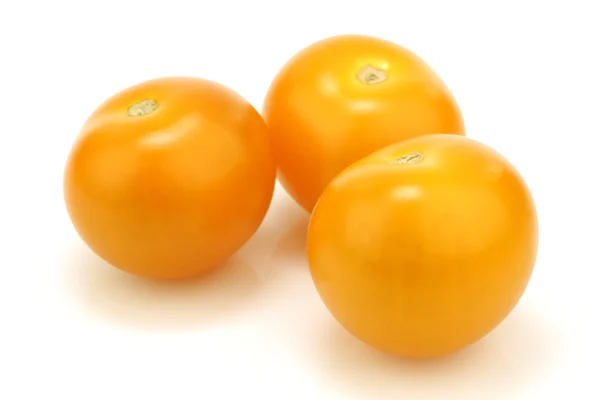Trzy świeże pomidory czereśniowe żółty — Zdjęcie stockowe