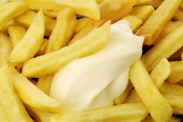 Franse frietjes en mayonaise — Stockfoto