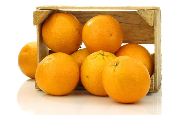 Fresh oranges in a wooden box — Stock Photo, Image