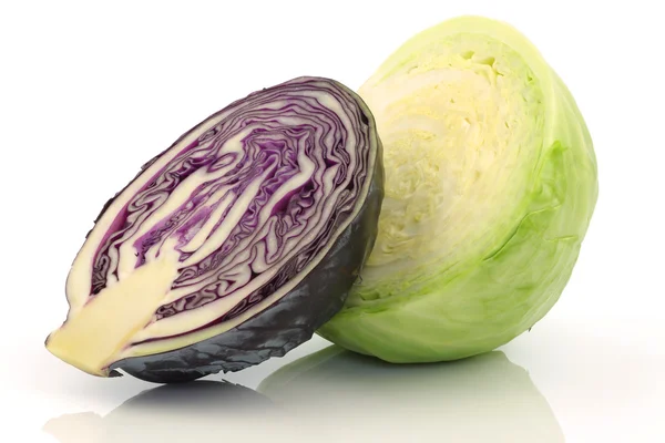 Freshly cut red and white cabbage on a white background — Stock Photo, Image