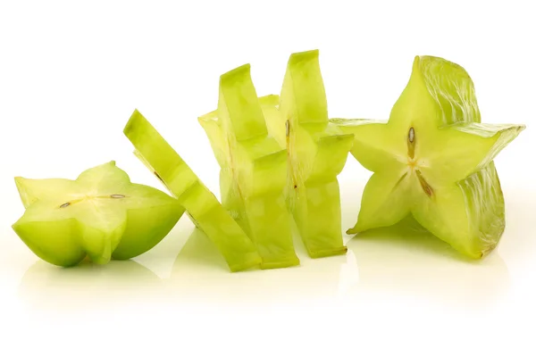 Taze yeşil starfruit kesmek — Stok fotoğraf