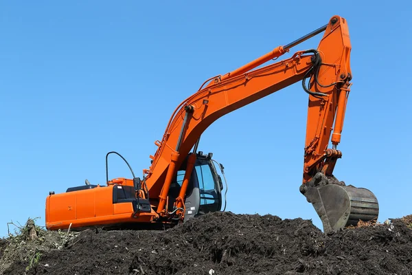 Excavator on a compost heap — Stock Photo, Image