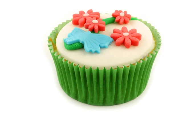 Hemlagad cupcake med färgglada blommor — Stockfoto