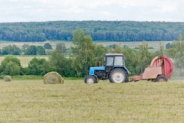 Harvester and haystacks — Stock Photo, Image