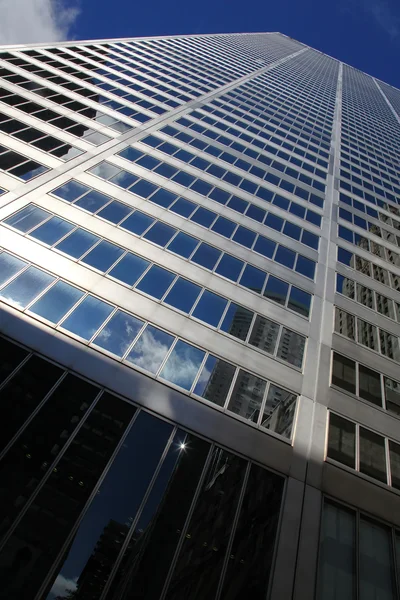 Edifício torre empresarial — Fotografia de Stock
