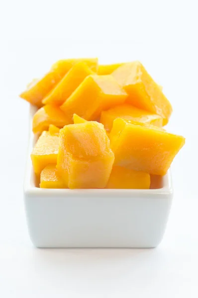 Mango kostky na bílé nádobí 02 — Stock fotografie