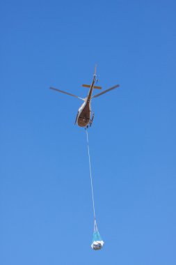 yük ile helikopter