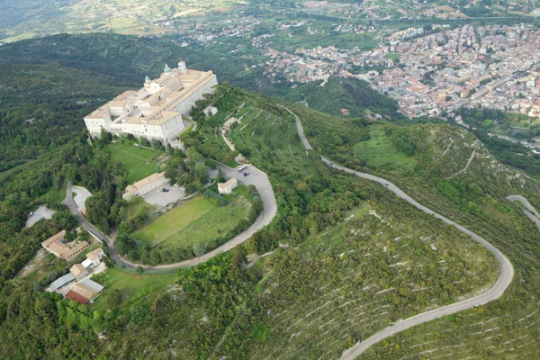 Antenni näkymä Montecassino luostari — kuvapankkivalokuva