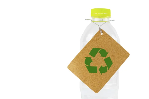Vatten plastflaska med en återvinning etikett. — Stockfoto