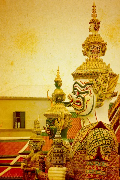 Wat Phra Kaew, the Emerald Buddha temple - Bangkok, artwork in p — Stock Photo, Image
