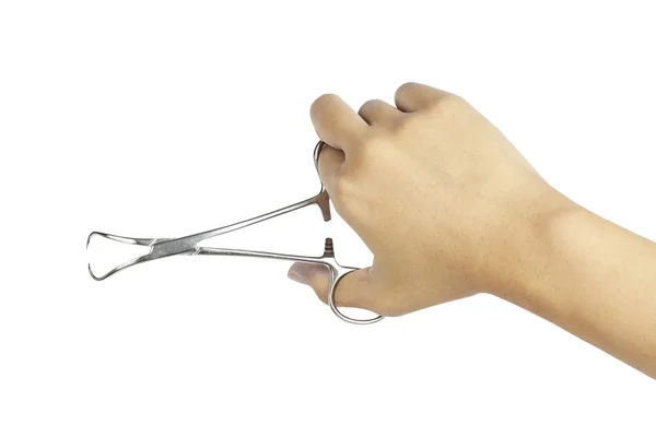 Рука с металлическим медицинским оборудованием для ухода за зубами — стоковое фото