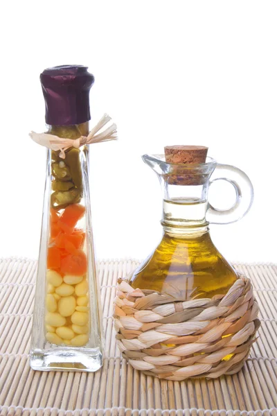 Dekorativní sterilovaná zelenina a olej — Stock fotografie