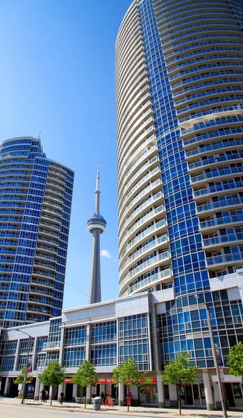 A CN Tower é uma torre de comunicação e observação localizada no centro de Toronto, Ontário, Canadá. . — Fotografia de Stock