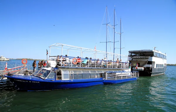 Gita in barca turistica — Foto Stock