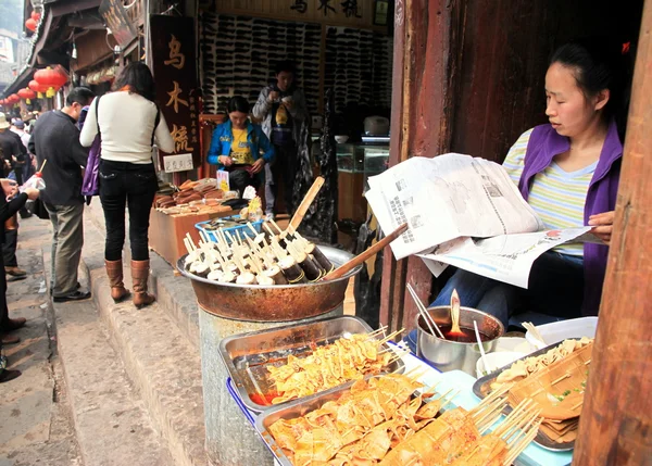 Китайский уличный торговец едой — стоковое фото
