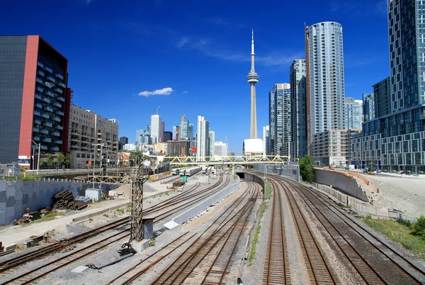 多伦多的天际线和铁路 — 图库照片