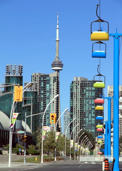 Bir görünümü için Toronto yıllık sergi yüklü telesiyej hattı — Stok fotoğraf
