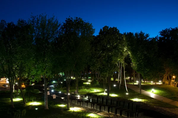 Taman dengan monumen peringatan untuk korban Holodomor — Stok Foto