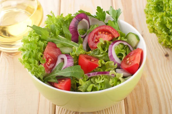 Fresh salad with cucumbers tomatoes and onions — Stock Photo, Image