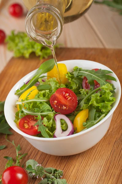 Świeże sałatki z pieprz pomidory i cebula — Zdjęcie stockowe