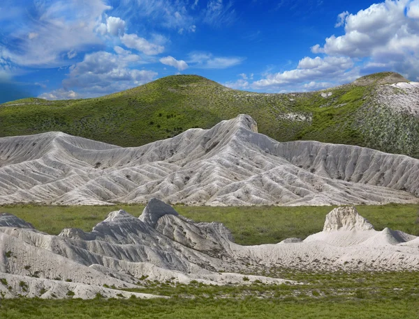 Landschaft weiße Bergrücken der Berge — Stockfoto