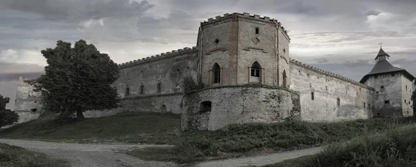 Castelo em Medzhybizh, Ucrânia. Tons cinzentos . — Fotografia de Stock