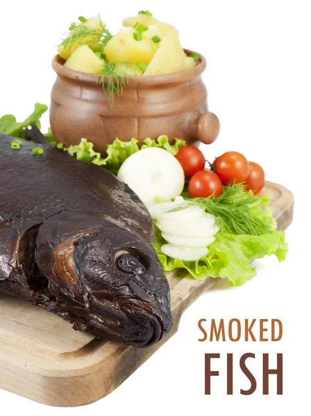 Banho fumado closeup em uma tábua de madeira com uma batata quente em um cl — Fotografia de Stock