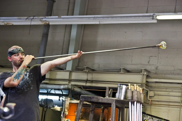 Glass-Blower at Work — Stock Photo, Image