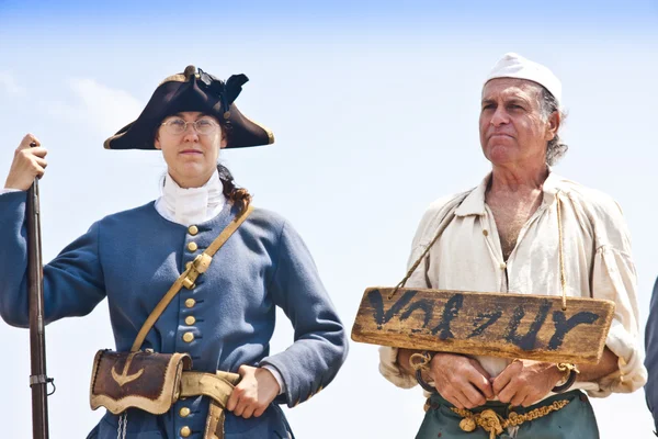 17th Century Criminal and Guard — Stock Photo, Image