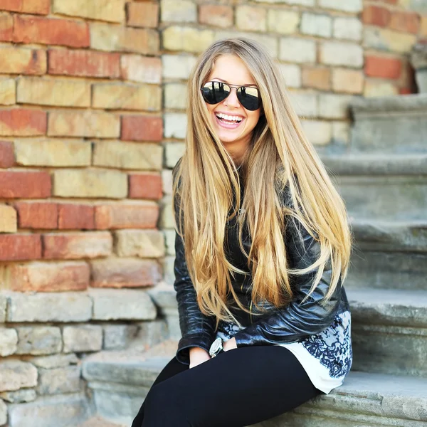 Mujer en gafas de sol —  Fotos de Stock