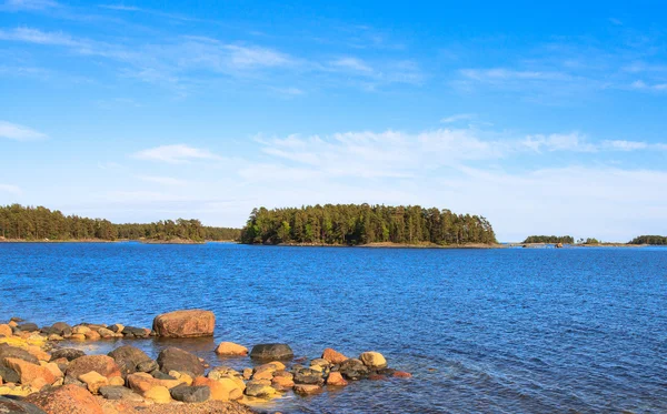 The island on the lake — Stock Photo, Image