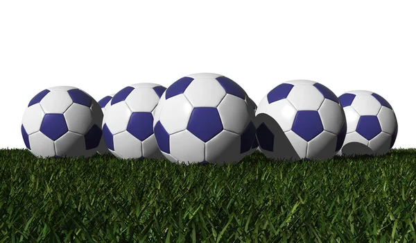 Голубые футбольные мячи на зеленой траве — стоковое фото