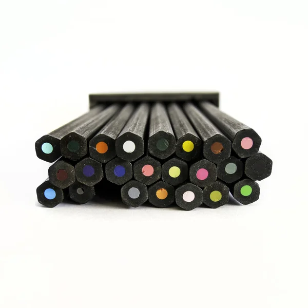 Gestapelde kleur potloden close-up shot — Stockfoto