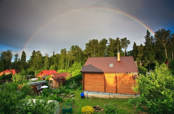 Dům v obci rainbow — Stock fotografie
