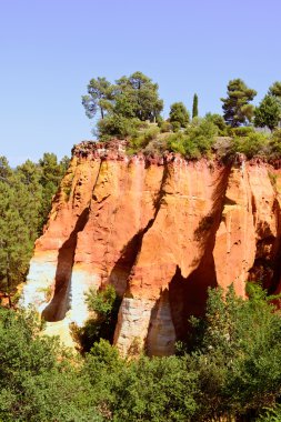 Les Ocres du Roussillon, red rock formation. Luberon, Provence, clipart