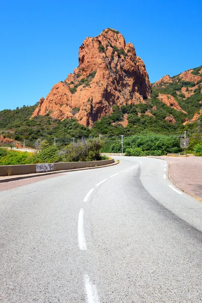 Malebná silnice zlaté corniche. Esterel massif, Azurové pobřeží, provenc — Stock fotografie