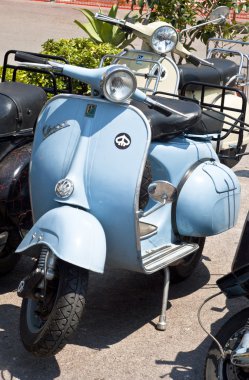 eski vespa scooter