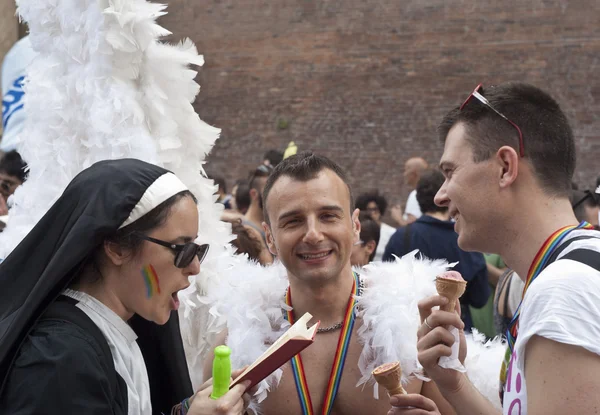 Účastníci v gay pride 2012 Bologna — Stock fotografie