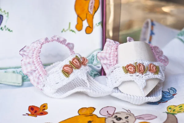 Sapatos infantis bordados — Fotografia de Stock
