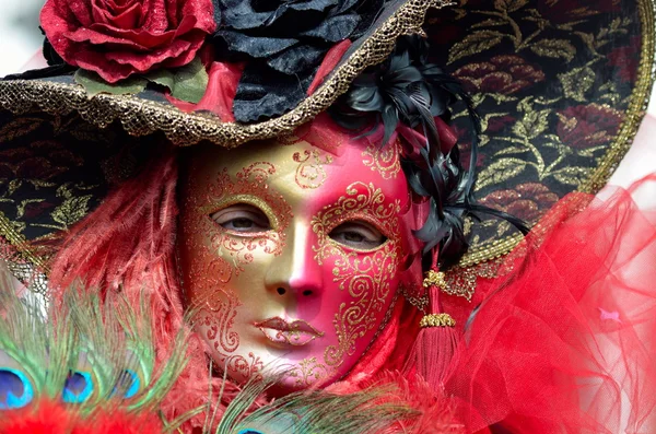 베니스의 카니발에 다채로운 예술 마스크 — 스톡 사진