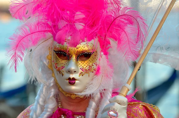 Barevné umělecké masky na karneval v Benátkách — Stock fotografie