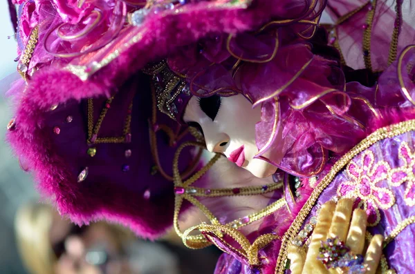 Барвисті художні маски на карнавал Венеції — стокове фото
