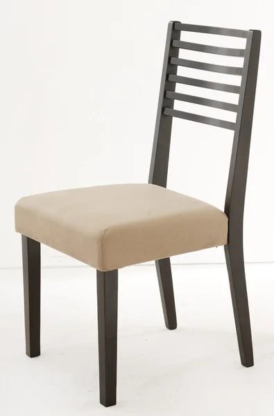 Изолированное обеденное кресло — стоковое фото