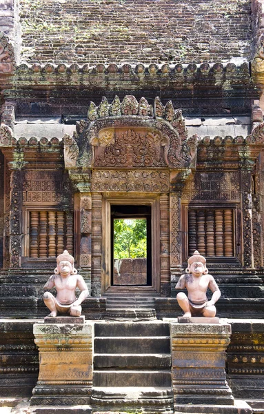 Храм Banteay Srei — стокове фото
