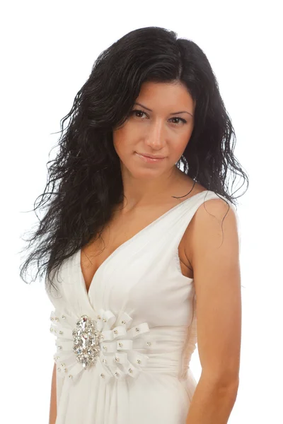Mooi meisje in een witte jurk reputatie op witte achtergrond. — Stockfoto