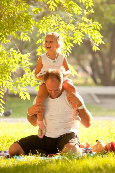 stock image A young father and daughter in the park.