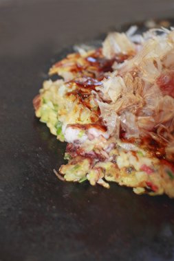 Okonomiyaki tipik Japon gıda