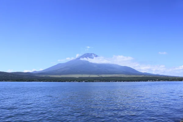 富士山と山中湖 — ストック写真